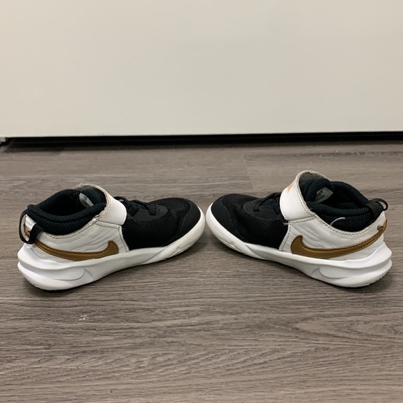 Nike boys team hustle D 10 sneakers - size 10C - Picture 5 of 8